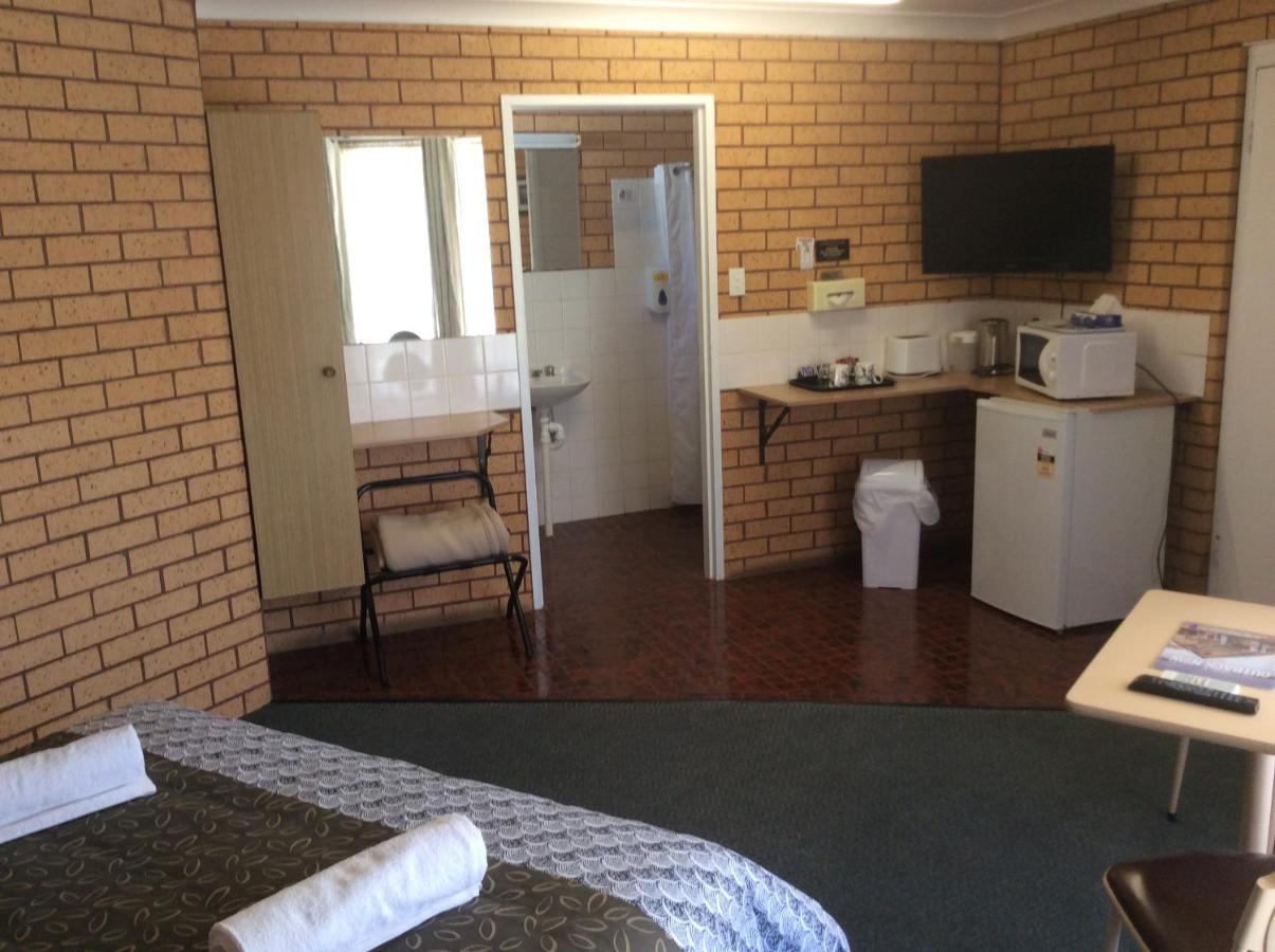 Cross Roads Motel Кобар Екстериор снимка