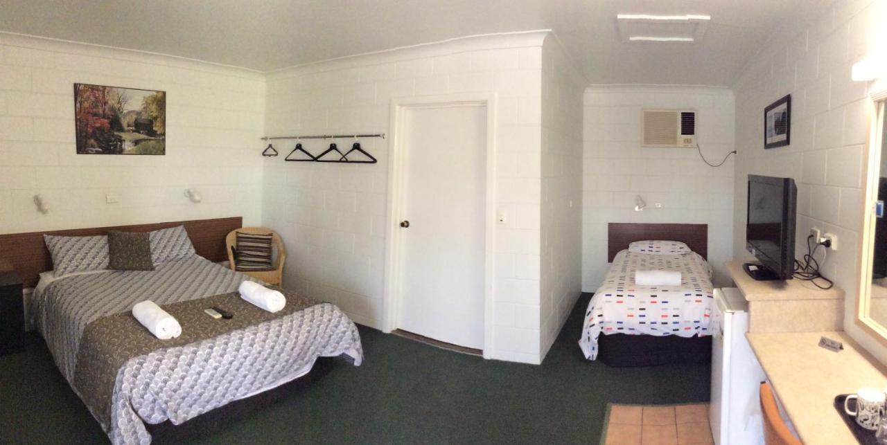 Cross Roads Motel Кобар Екстериор снимка